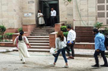 New Delhi: Bollywood actress Jacqueline Fernandez arrives at the Economic Wings Office (EWC) to appear in a multi-crore money laundering case linked to alleged conman Sukesh Chandrashekhar and others, in New Delhi on Wednesday, Sept. 14, 2022. (Photo: Wasim Sarvar/IANS)