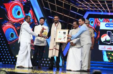 Goa: Union Minister Anurag Thakur and MoS L. Murugan felicitate Bollywood actor Ajay Devgn during the inaugural ceremony of 53rd International Film Festival of India at Dr Shyama Prasad Mukherjee Stadium in Goa on Sunday, Nov. 20, 2022. (Photo: Atish Naik/IANS)