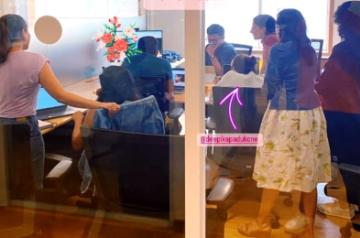 Ranveer surprises wife Deepika at her office on their wedding anniversary.(photo:instagram)