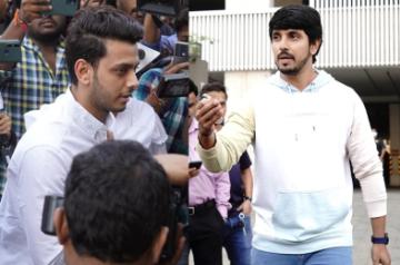 Vishal Jethwa, Kanwar Dhillon first to arrive for Tunisha's last rites