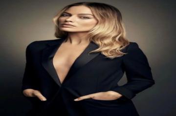 Margot Robbie risks wardrobe malfunction at 'Babylon' Sydney premiere