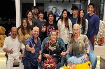 Hrithik, Saba Azad join family on Sunaina Roshan's birthday