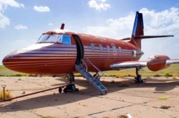 Elvis Presley's private jet auctioned for $260K after 4 decades in deserts
