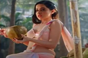 Uorfi dances in a saree to 'Villa Wala Pyaar'