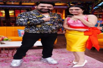 Shraddha Kapoor recalls celebrating Holi at Big B's residence in her childhood.