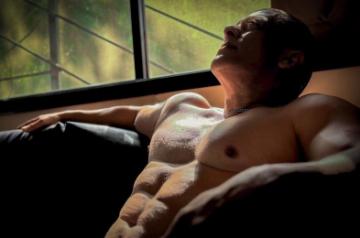 Salman shares shirtless pic, proves why he's OG muscular star