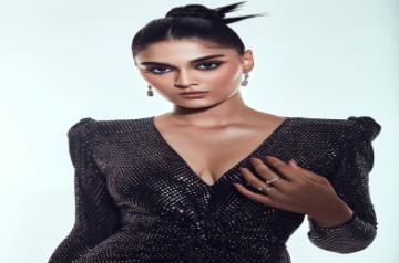 My world seems like a blank canvas with a few colours: Actress Saiee Manjrekar