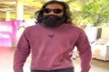 Dhanush looks unrecognisable in long hair, beard; fans call him 'Baba Ramdev pro'
