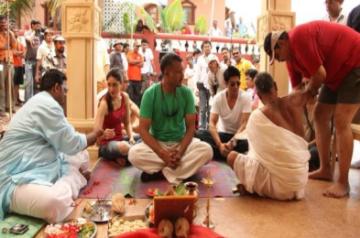 Anubhav Sinha is struck by nostalgia as he shares pics from 'Mulk', 'Ra.One'