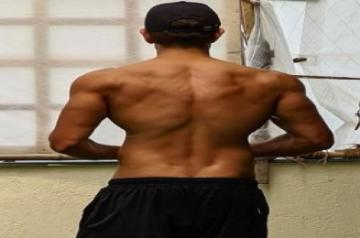 Hrithik uploads shirtless pic, Saba Azad reacts with fire and heart emojis