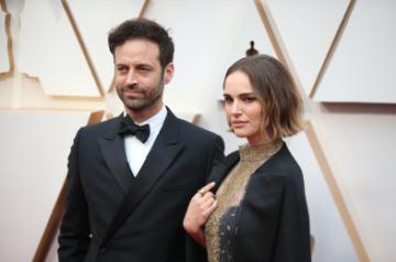 LOS ANGELES, Feb. 10, 2020 (Xinhua) -- Benjamin Millepied (L) and Natalie Portman arrive for the red carpet of the 92nd Academy Awards at the Dolby Theater in Los Angeles, the United States, on Feb. 9, 2020. (Xinhua/Li Ying/IANS)
