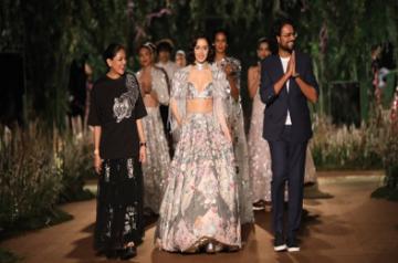 Shraddha Kapoor, and Rahul Mishra at FDCI Hyundai India Couture Week 